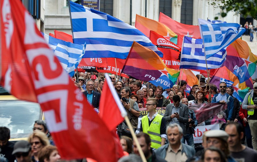Χιλιάδες φωνές και σημαίες υπέρ της Ελλάδας στην Ευρώπη [ΦΩΤΟ+ΒΙΝΤΕΟ]
