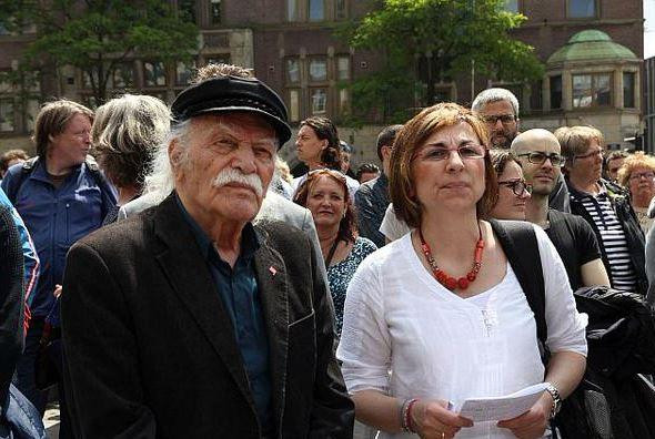 Στο Άμστερνταμ διαδήλωσε υπέρ της Ελλάδας ο Μανώλης Γλέζος