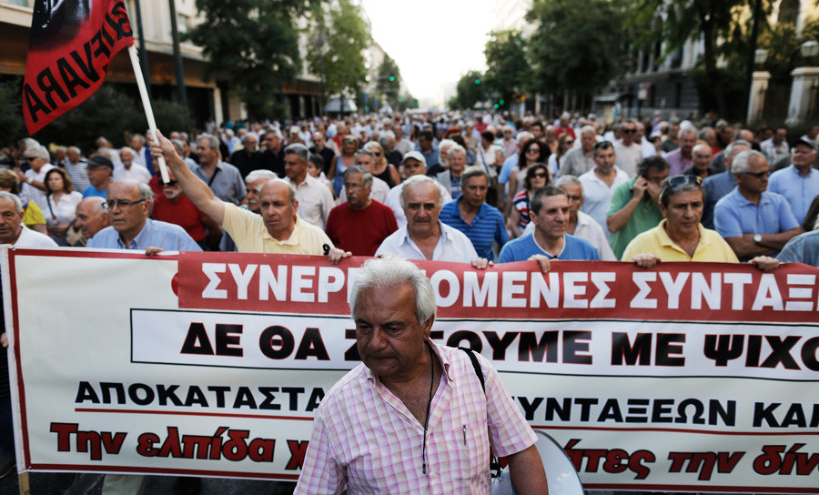Πορεία ΠΑΜΕ και συνταξιούχων στο κέντρο της Αθήνας