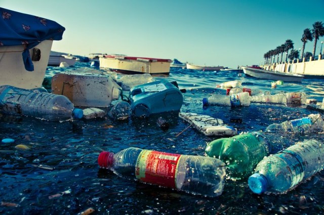 Πλαστικά απορρίμματα «πνίγουν» την Μεσόγειο [ΧΑΡΤΗΣ]