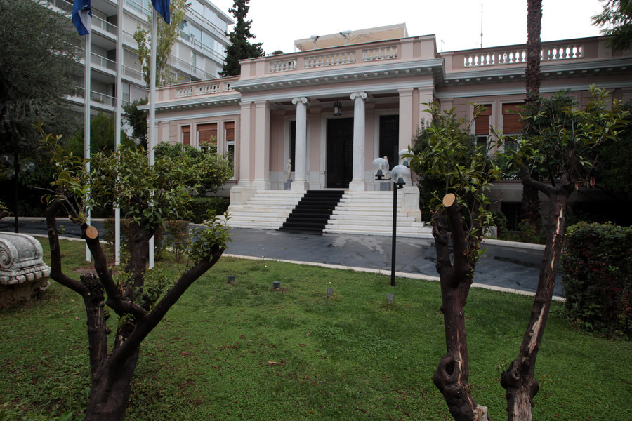 Οι βουλευτές του ΣΥΡΙΖΑ κλήθηκαν να μην φύγουν από την Αθήνα το τριήμερο