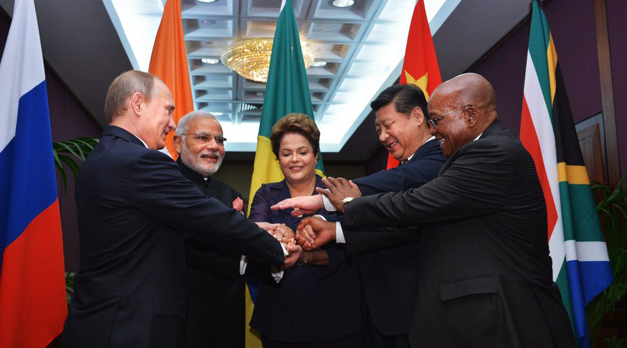 Η τράπεζα των BRICS έτοιμη για χρηματοδοτήσεις από το 2016
