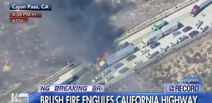 Βγήκε σε αυτοκινητόδρομο η φωτιά στην Καλιφόρνια