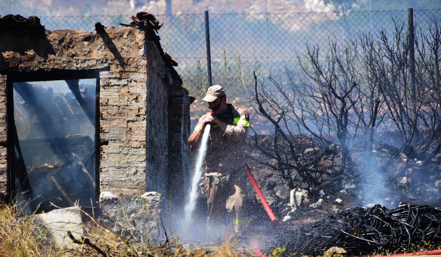 Περίπου 40 σπίτια κάηκαν από τη φωτιά στη Νεάπολη Λακωνίας