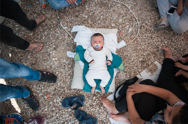 Χιλιάδες πρόσφυγες εγκλωβισμένοι στα ελληνικά νησιά υπό άθλιες συνθήκες