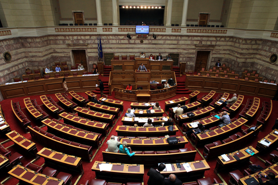 LIVE: Σε εξέλιξη η συζήτηση του δεύτερου πακέτου προαπαιτούμενων στη Βουλή