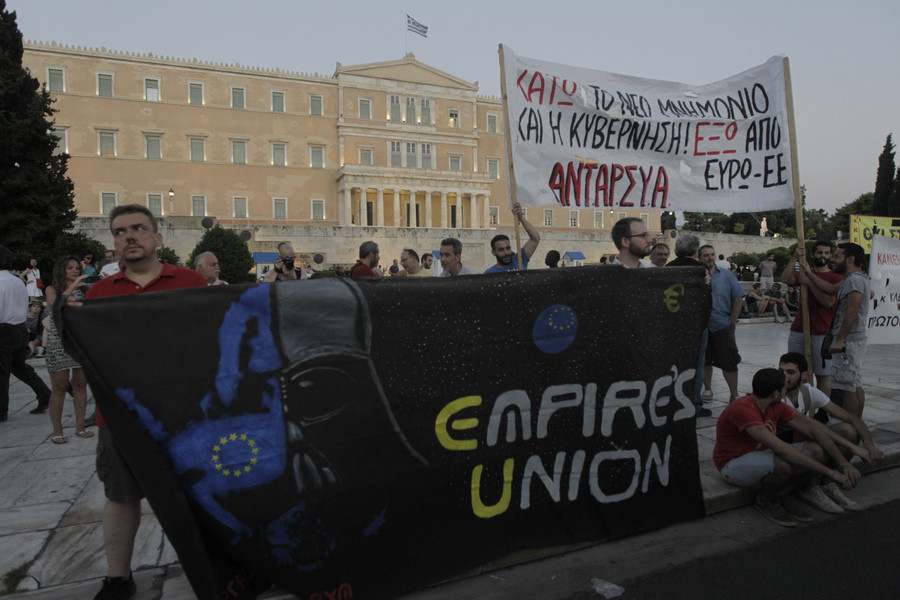 Πορείες στο κέντρο της Αθήνας ενάντια στο «νέο βάρβαρο μνημόνιο»