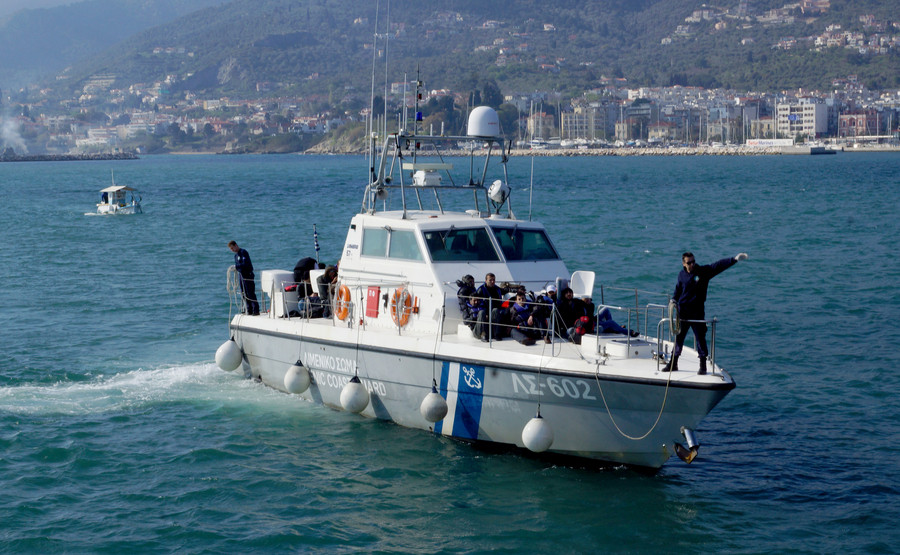 Σκάφος του λιμενικού συγκρούστηκε με κρουαζιερόπλοιο στη Χίο