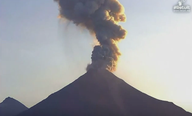 Μεξικό: Το «ηφαίστειο της φωτιάς» ενώ βρυχάται [ΒΙΝΤΕΟ]