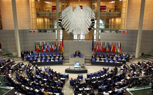 Η Γερμανία ψηφίζει για τη συμφωνία και η Μέρκελ μετρά τις δυνάμεις της