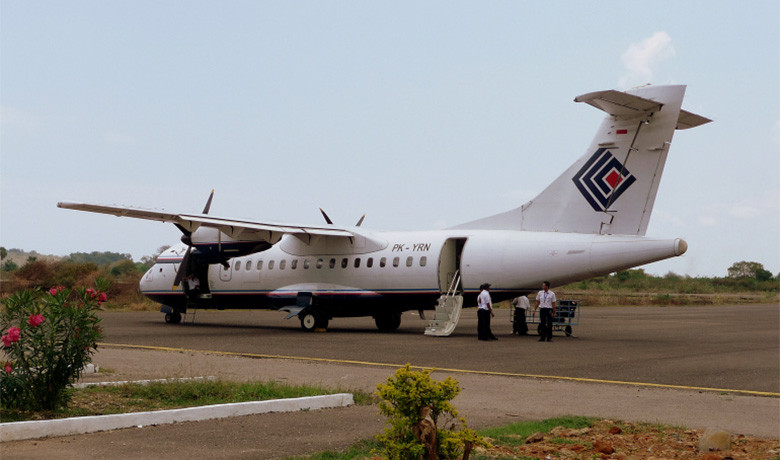 Παπούα: Γεμάτο με ευρώ για τους φτωχούς κατοίκους το αεροσκάφος που συνετρίβη [BINTEO]