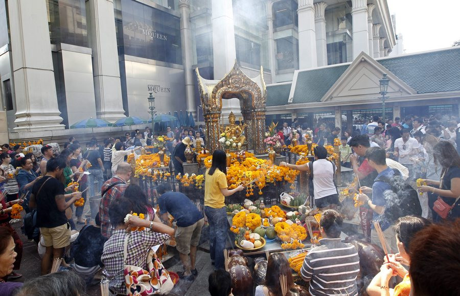 Μπανγκόκ: Αίμα και χάος από βομβιστική επίθεση σε εμπορικό δρόμο