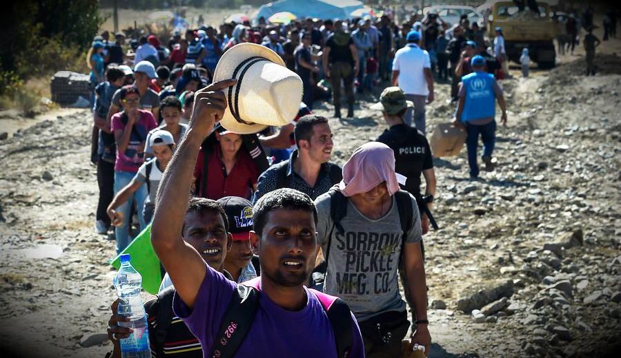 Άνοιξε σύνορα η ΠΓΔΜ: Συνεχίζουν το ταξίδι τους οι πρόσφυγες