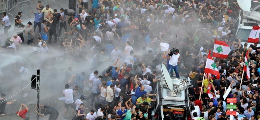 Συγκρούσεις διαδηλωτών – αστυνομίας στη Βηρυτό για τα σκουπίδια