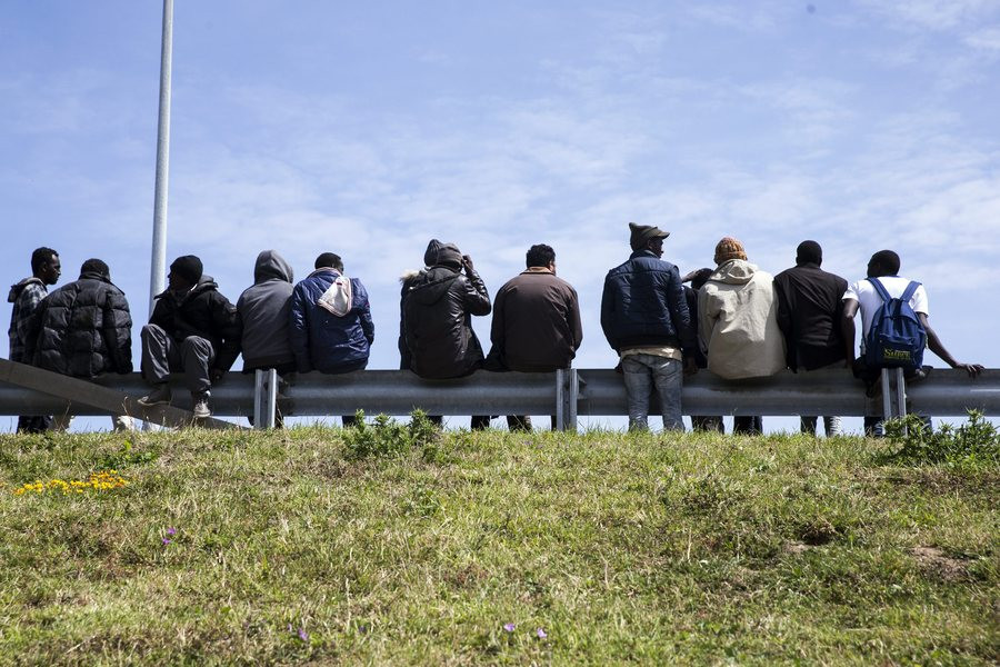 Βρετανία: Αντιμέτωποι με φυλακή και κατασχέσεις παράνομα εργαζόμενοι μετανάστες