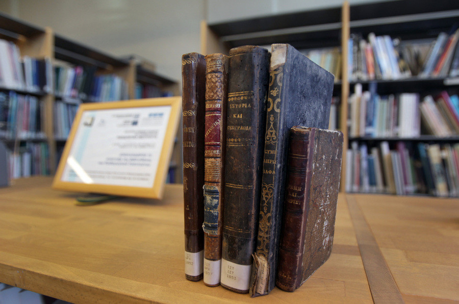 Τίτλοι τέλους για τα ιστορικά βιβλιοπωλεία Φλωράς