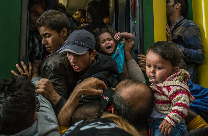 NYT: «Μπίζνα» με κέρδη δισεκατομμυρίων η παράνομη διακίνηση προσφύγων