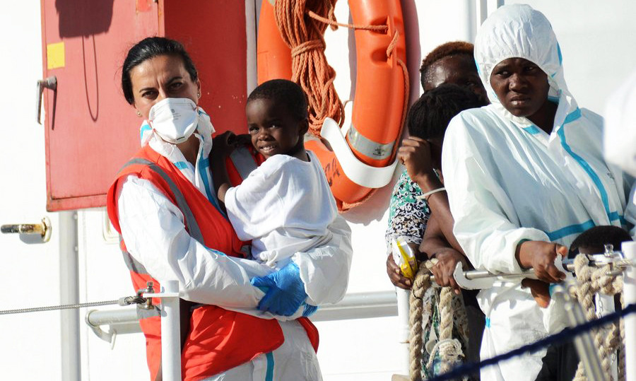 Τουλάχιστον 40 νεκροί πρόσφυγες σε νέο ναυάγιο στη Μεσόγειο