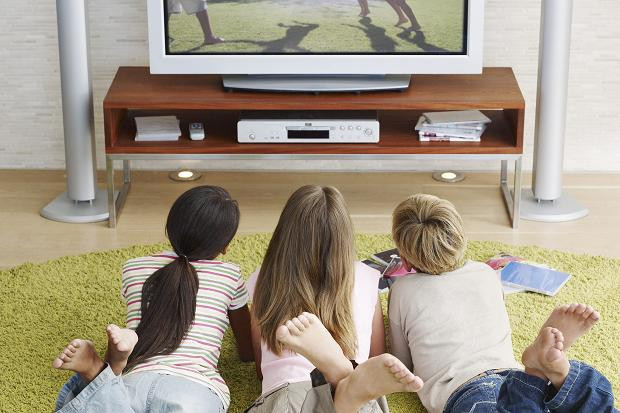 Η τηλεόραση βλάπτει σοβαρά τις σχολικές επιδόσεις