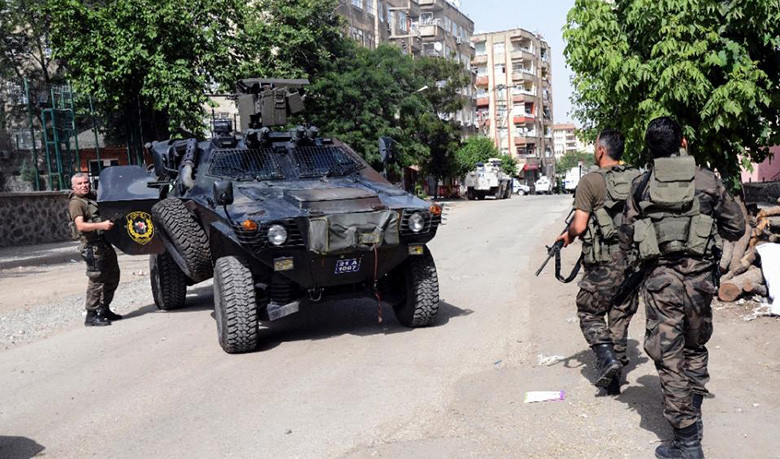 Τουρκία: Βομβιστική επίθεση με 12 νεκρούς αστυνομικούς