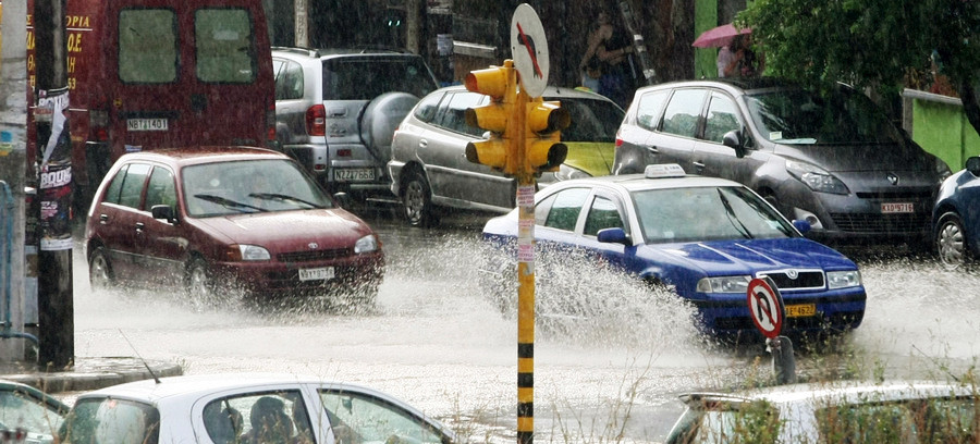Προβλήματα στη Θεσσαλονίκη από την καταιγίδα
