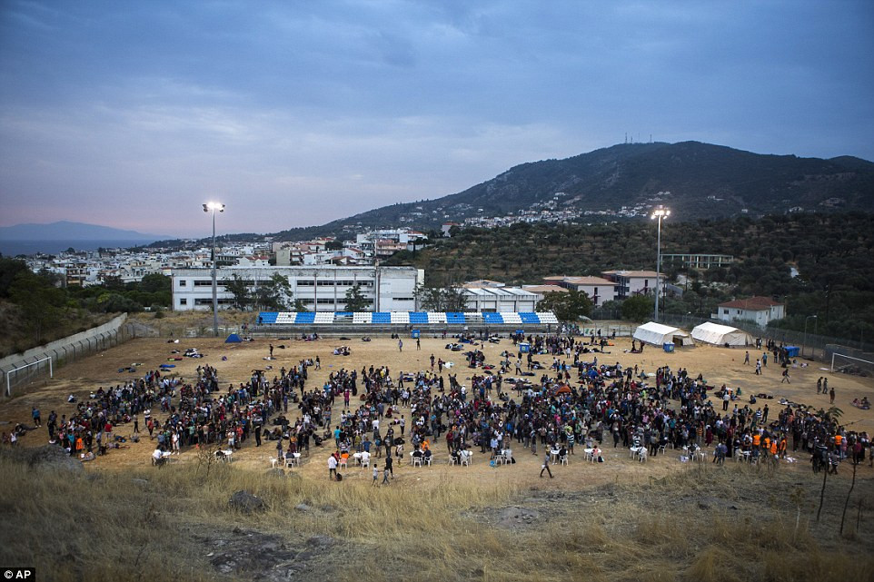 Το ελληνικό ποδόσφαιρο αγκαλιάζει τους πρόσφυγες