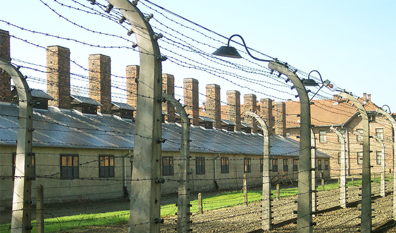 Γερμανία: Οργή για τη φιλοξενία προσφύγων σε ναζιστικό στρατόπεδο συγκέντρωσης [ΦΩΤΟ]
