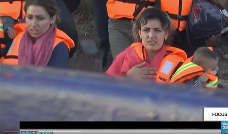 Βίντεο: Το επικίνδυνο ταξίδι των προσφύγων από την Τουρκία στη Λέσβο