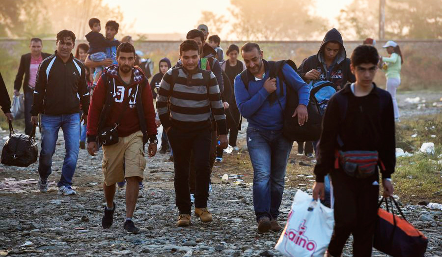 «Πορεία ελπίδας» Σύρων προσφύγων από την Ανδριανούπολη προς την Ελλάδα [Βίντεο]