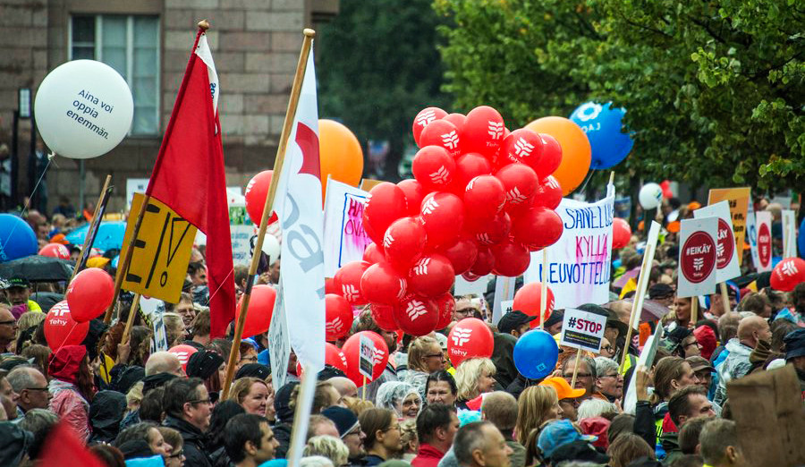 Μαζική διαδήλωση στη Φινλανδία κατά της λιτότητας