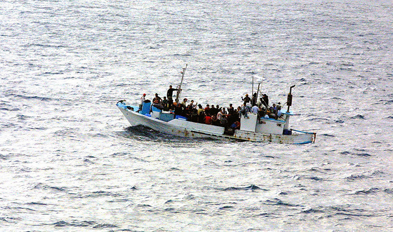 Πύλος: Εντοπίστηκε ξύλινο πλοιάριο με 200 πρόσφυγες