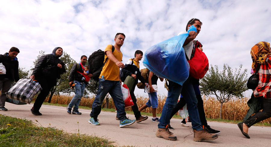 Βρυξέλλες: Εγκρίθηκε το σχέδιο Γιούνκερ για τη μετεγκατάσταση 120.000 προσφύγων