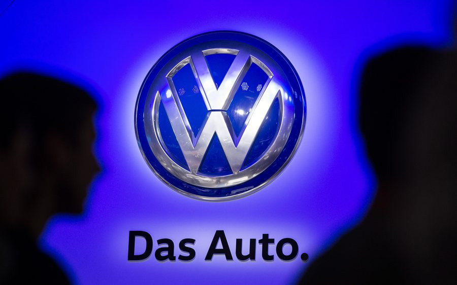 Deutsche Welle: Οι στενές επαφές της Volkswagen με τους Γερμανούς πολιτικούς