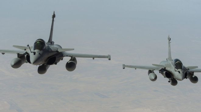 Η Γαλλία ξεκίνησε αεροπορικές επιδρομές στη Συρία εναντίον του ISIS