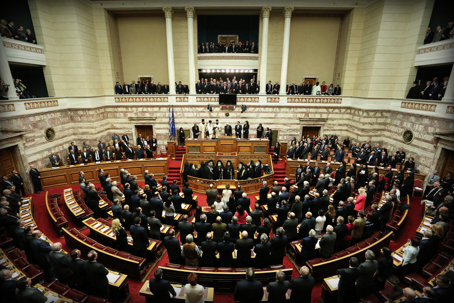 Ορκίστηκαν οι 300 της νέας Βουλής – Τα παραλειπόμενα [BINTEO]