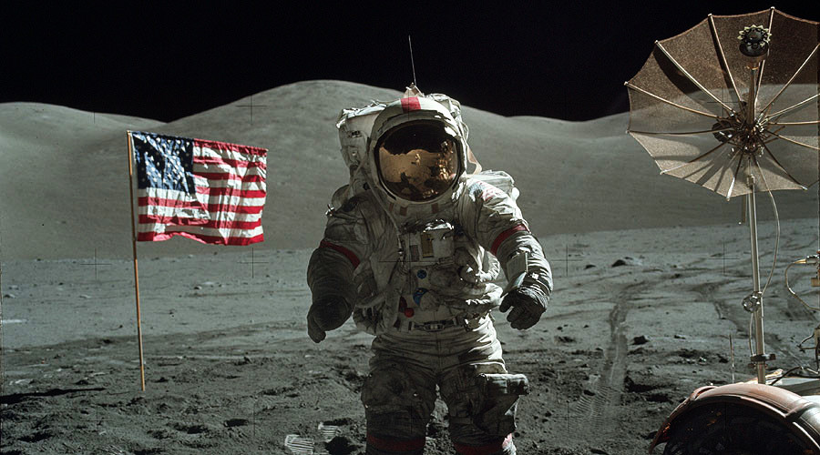 Στο Φεγγάρι και πάλι πίσω: Ανέκδοτες φωτογραφίες από τα πρώτα βήματα στη Σελήνη