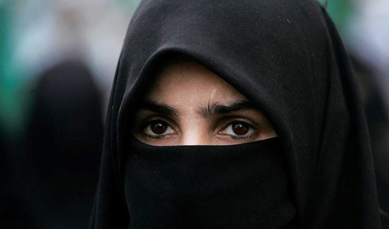 Δικαστική δικαίωση για γυναίκα που ήθελε να γίνει υπήκοος Καναδά φορώντας μαντίλα