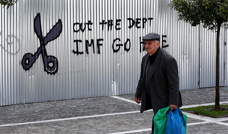 ΔΝΤ: Ύφεση στην Ελλάδα και αύξηση της ανεργίας στο 27,1% το 2016