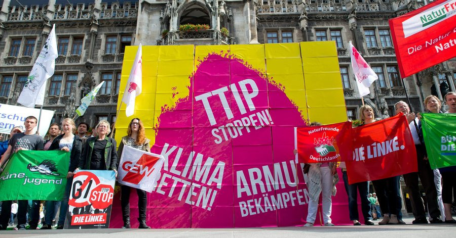 Τρία εκατομμύρια υπογραφές κατά της TTIP στην Κομισιόν