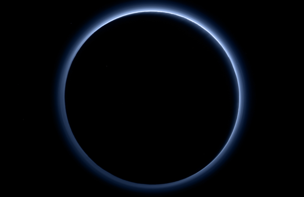 Πλούτωνας: Ένας πλανήτης με μπλε ουρανό και παγωμένο νερό