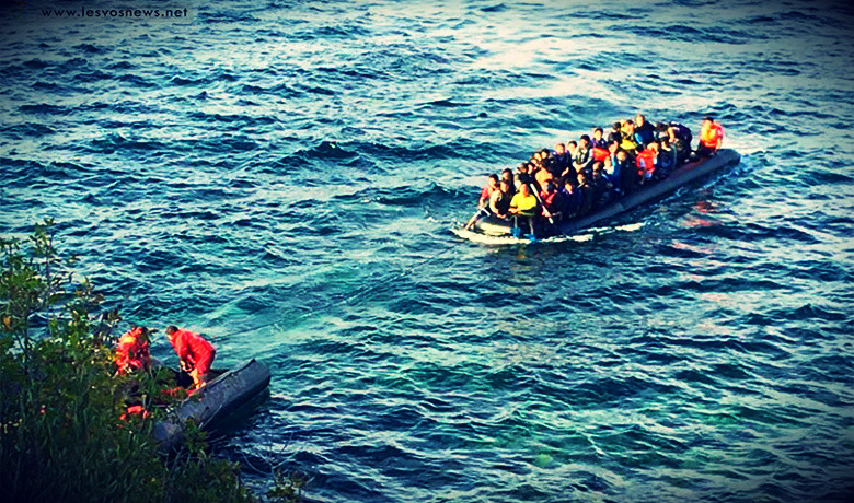 Επίθεση ακροδεξιών εν πλω σε βάρκες με πρόσφυγες