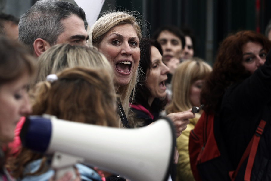 Διαμαρτυρία εκπαιδευτικών έξω από το Υπουργείο Παιδείας [ΒΙΝΤΕΟ]