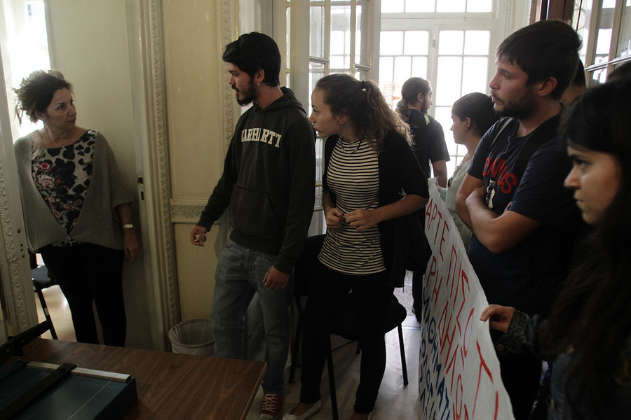 Συγκέντρωση διαμαρτυρίας από φοιτητές στα γραφεία του ΟΑΣΑ
