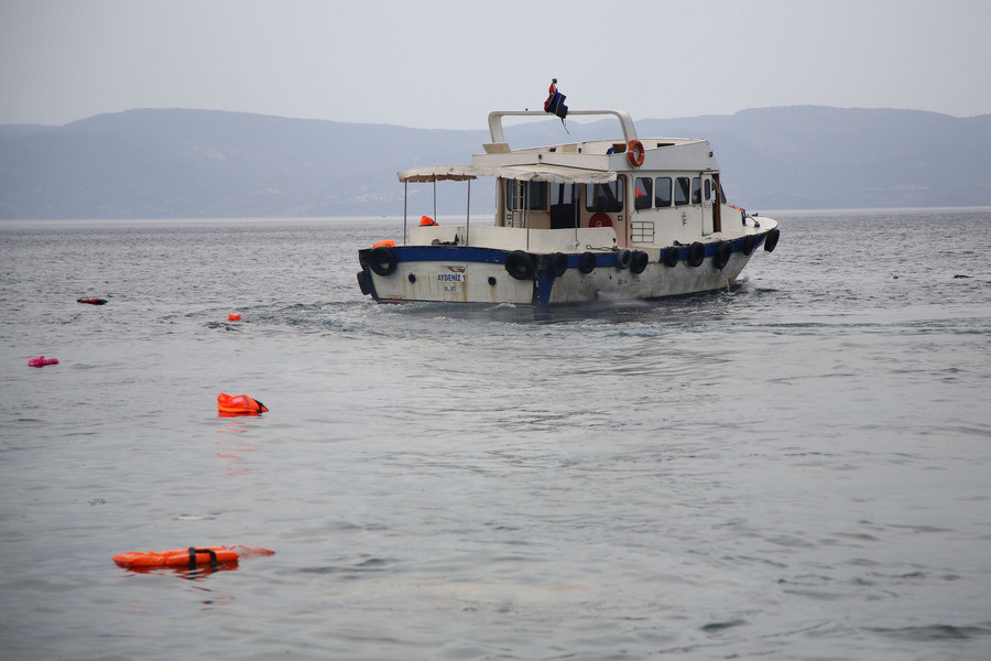 Δώδεκα πρόσφυγες νεκροί σε ναυάγιο στα ανοιχτά των τουρκικών παραλίων