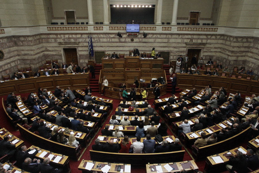 Βουλή – LIVE: Ψηφίστηκε κατά πλειοψηφία το νομοσχέδιο για τα κανάλια