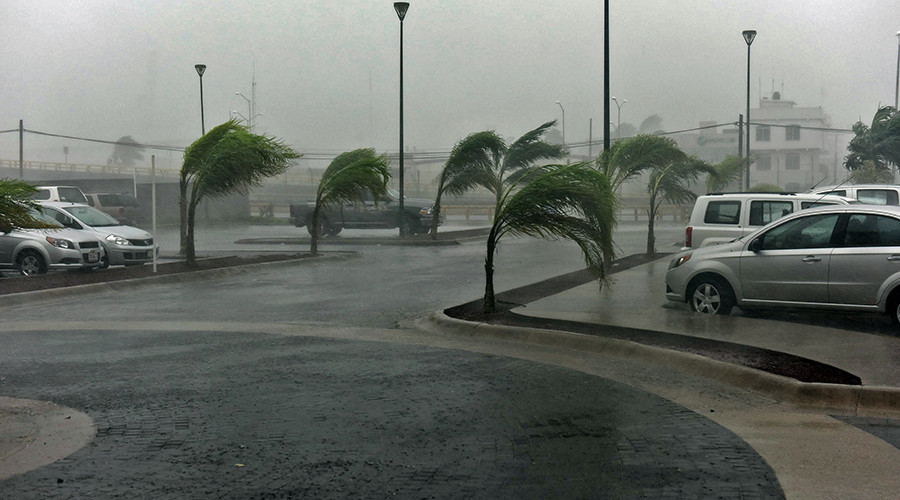 Ο κυκλώνας Πατρίσια χτυπά το Μεξικό [ΦΩΤΟ+ΒΙΝΤΕΟ]
