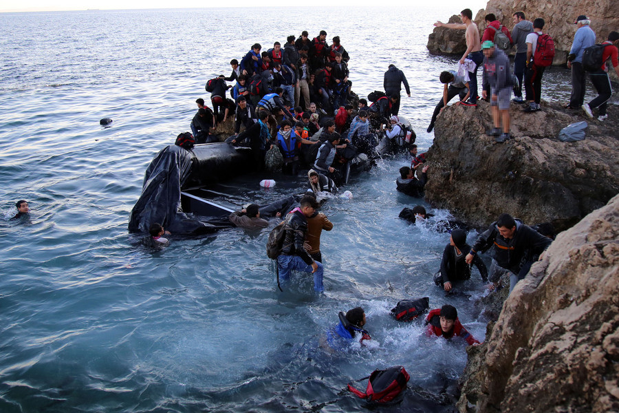 Ψαράδες διέσωσαν 41 πρόσφυγες στα ανοιχτά της Λέσβου