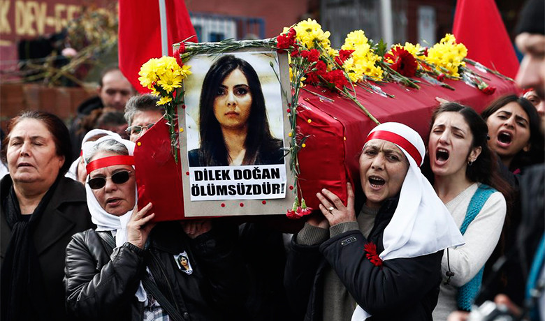 Τουρκία: Αστυνομικός δολοφόνησε γυναίκα μέσα στο σπίτι της