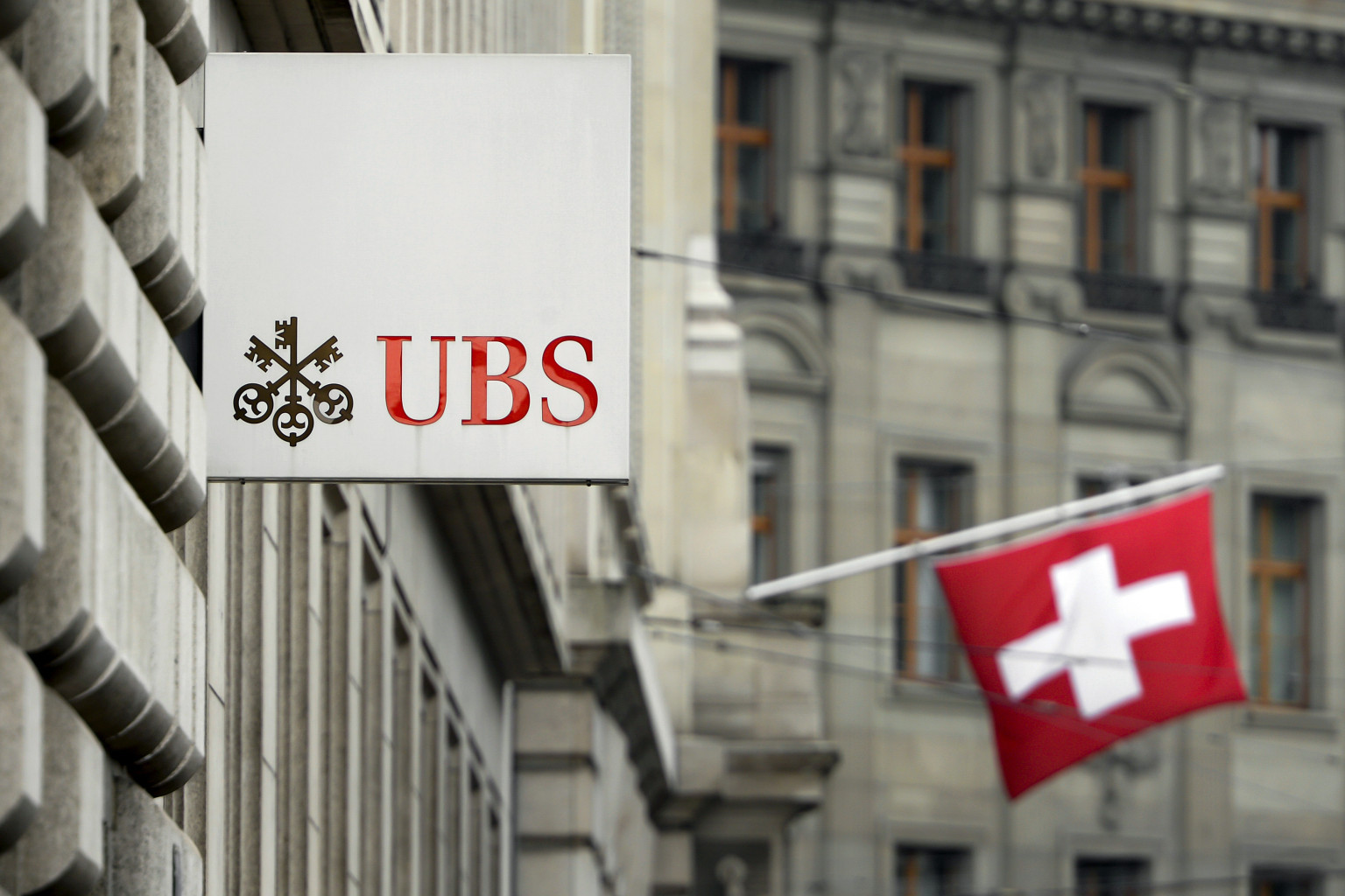 Τέλος στο τραπεζικό απόρρητο της Ελβετίας για ευρωπαίους