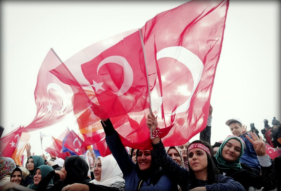 Στις κάλπες για τις πιο κρίσιμες εκλογές οι Τούρκοι